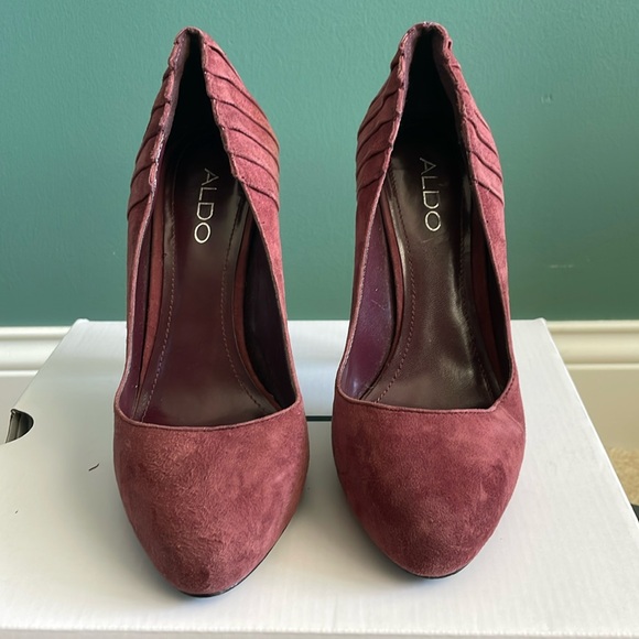 Plum heels - Picture 1 of 4